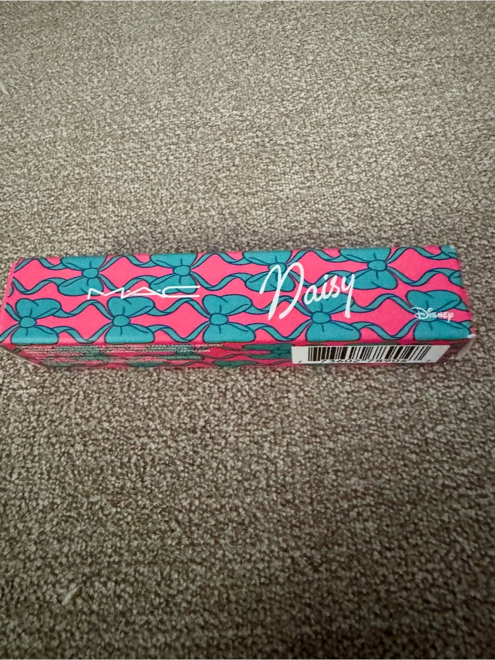 MAC x Disney Daisy Duck Lipglass Glitter Shimmer Lip Gloss OUT ON THE TOWN - Picture 2 of 5